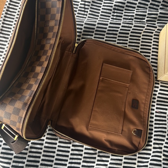 DEAL of the Week! LOUIS VUITTON Messenger/laptop bag. - Picture 5 of 5